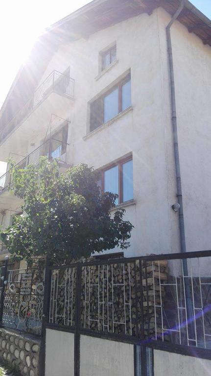 Tsvetkovi Guest House Dobrinishte Luaran gambar